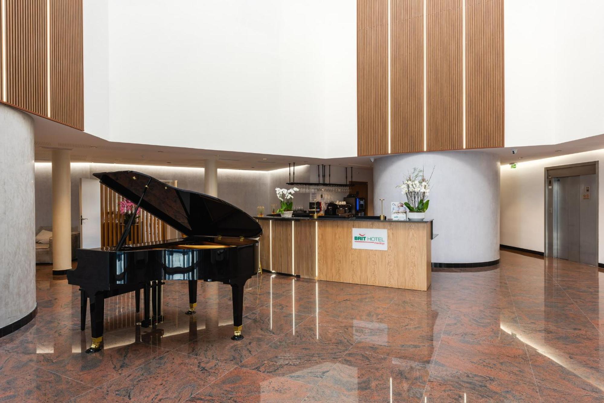 Brit Hotel Privilege Paris Rosny-Sous-Bois Kültér fotó