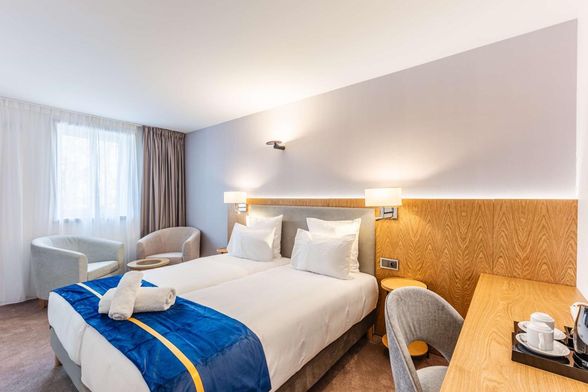 Brit Hotel Privilege Paris Rosny-Sous-Bois Kültér fotó