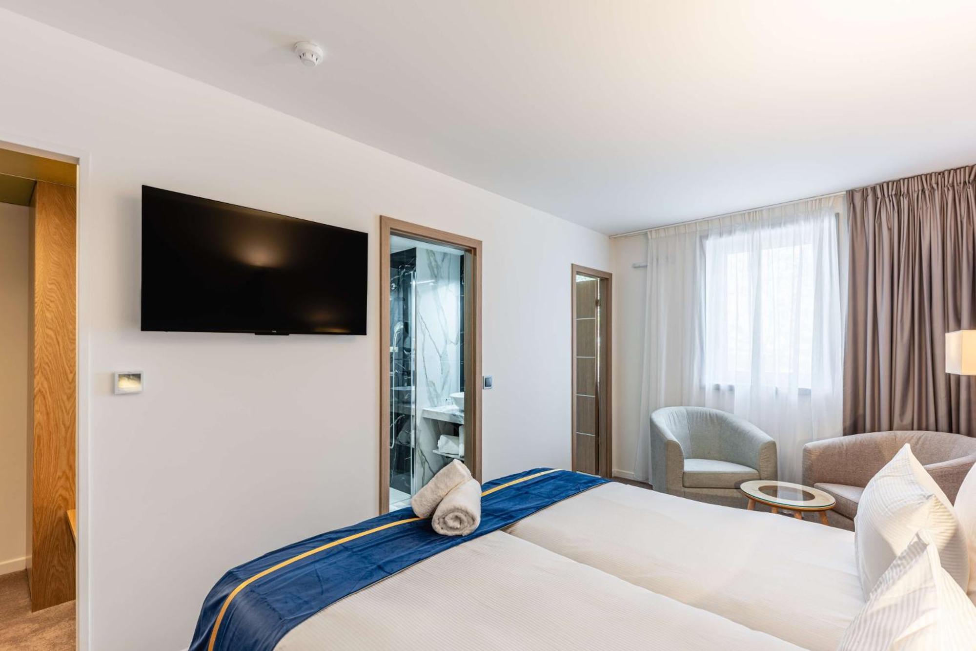 Brit Hotel Privilege Paris Rosny-Sous-Bois Kültér fotó