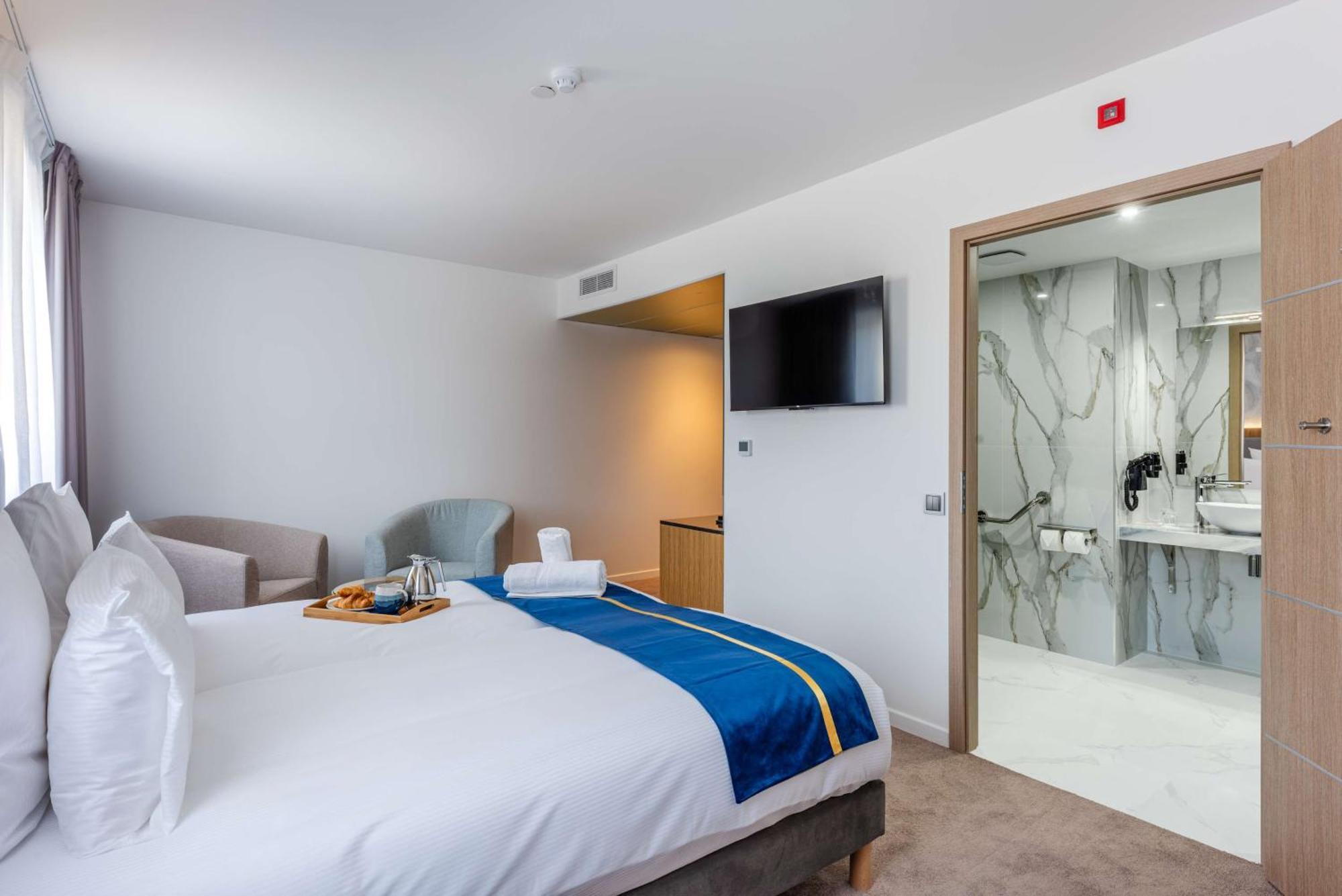 Brit Hotel Privilege Paris Rosny-Sous-Bois Kültér fotó