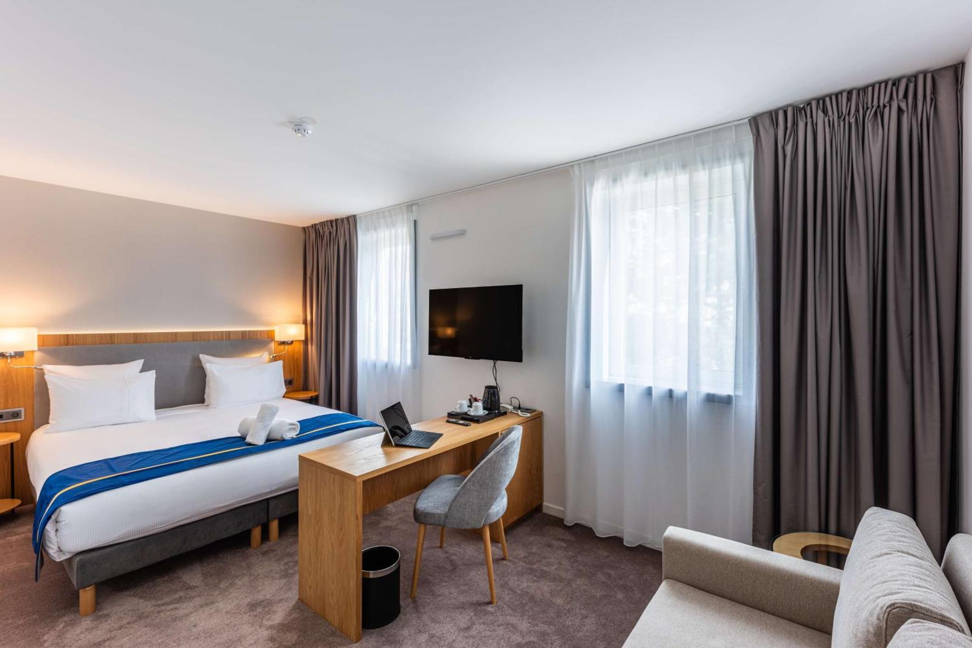 Brit Hotel Privilege Paris Rosny-Sous-Bois Kültér fotó