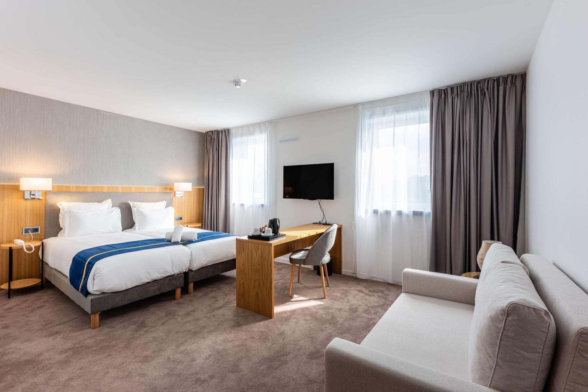 Brit Hotel Privilege Paris Rosny-Sous-Bois Kültér fotó