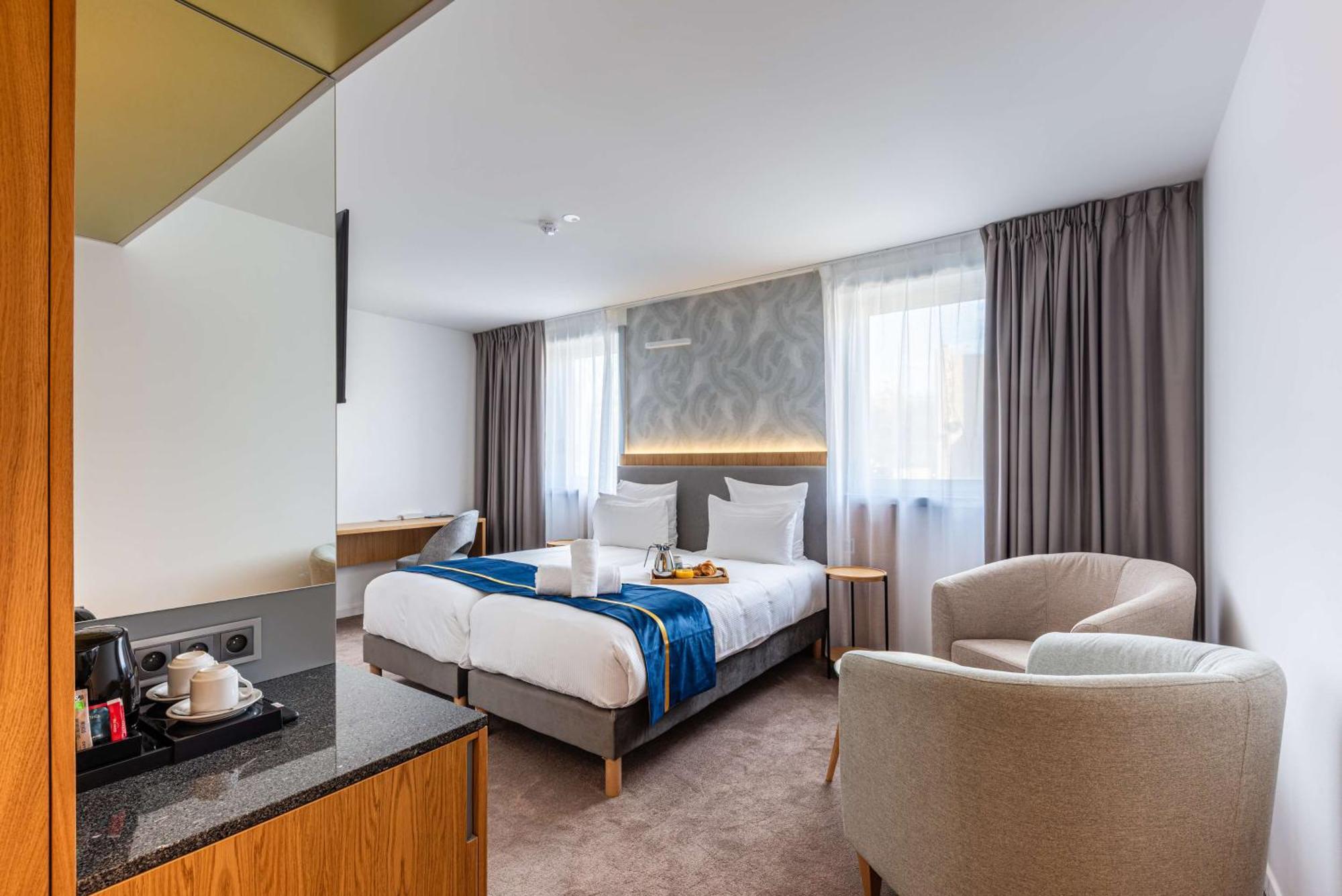 Brit Hotel Privilege Paris Rosny-Sous-Bois Kültér fotó